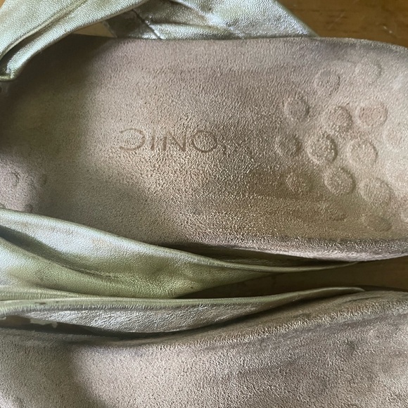 Vionic Orthaheel Pippa Metallic Gold Knot Flip Flop Sandals Size 8.5 - Picture 5 of 7